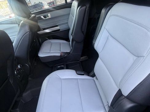 Used 2021 Ford Explorer XLT w/ Equipment Group 202A AWD/4WD image 8