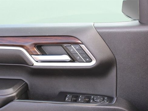 Used 2024 GMC Sierra 1500 SLT image 12