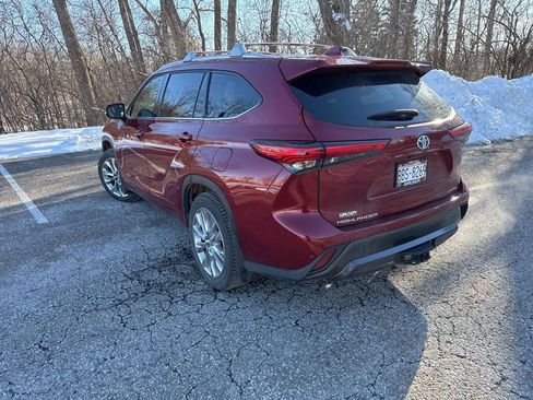 Used 2022 Toyota Highlander Limited image 24