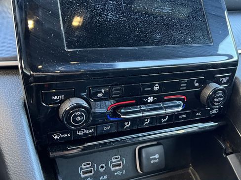 Used 2024 Jeep Grand Cherokee Altitude image 16