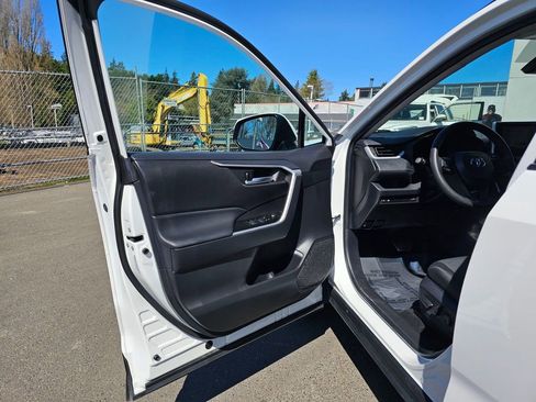 Certified 2025 Toyota RAV4 XLE w/ Convenience Package image 18