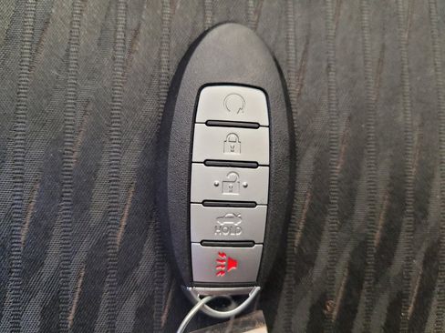 Used 2019 Nissan Rogue SV FWD image 32