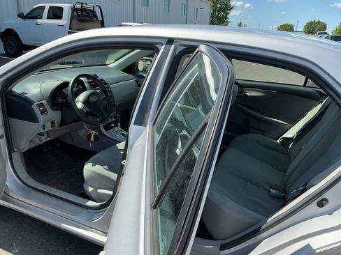 Used 2012 Toyota Corolla LE FWD image 5