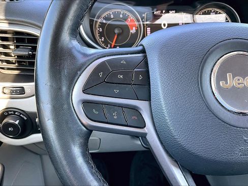 Used 2021 Jeep Cherokee Latitude Lux w/ Mopar Interior Package image 24