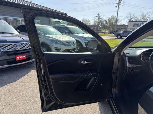 Used 2016 Jeep Cherokee Limited AWD/4WD image 10