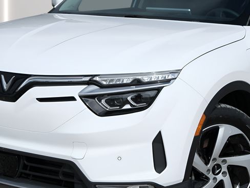 New 2025 VinFast VF 8 Eco AWD/4WD image 28