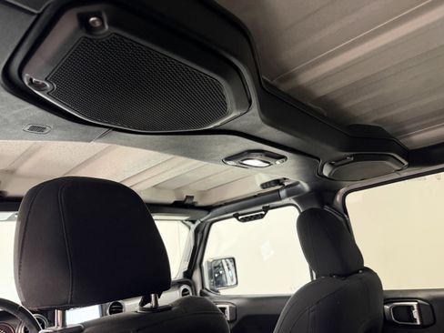 Used 2018 Jeep Wrangler Unlimited Sahara w/ Dual Top Group image 20