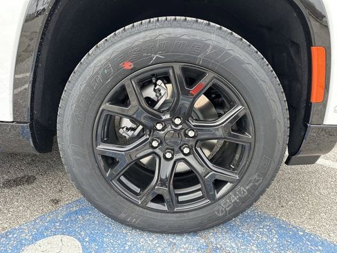 New 2024 Jeep Wagoneer Series II w/ Convenience Group I image 13