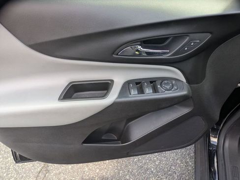 Used 2019 Chevrolet Equinox LS w/ LS Convenience Package FWD image 9