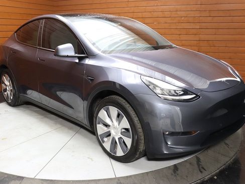 Used 2024 Tesla Model Y Long Range AWD/4WD image 14