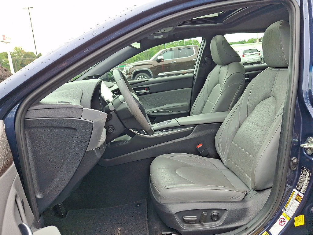 Used 2019 Toyota Avalon Limited w/ Advanced Safety Package FWD image 14