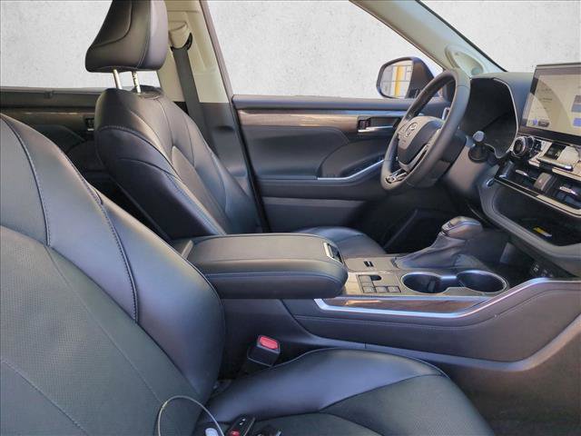 Used 2023 Toyota Highlander Limited AWD/4WD image 21
