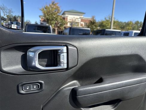 Used 2024 Jeep Wrangler Sport S image 28