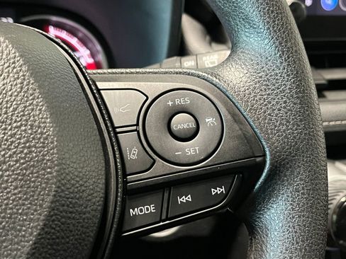 Used 2025 Toyota RAV4 XLE AWD/4WD image 30