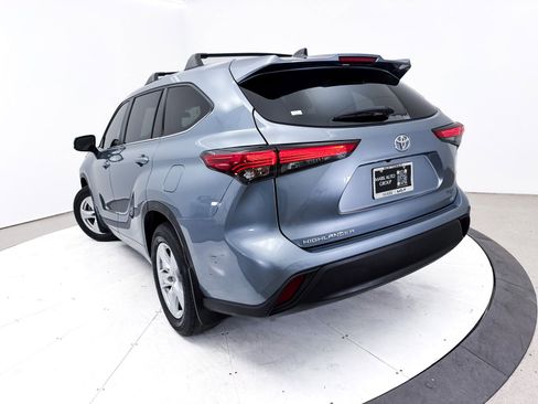 Used 2023 Toyota Highlander LE image 6