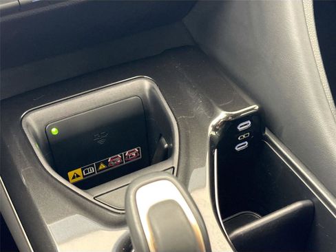 Used 2024 Toyota Crown Limited image 30