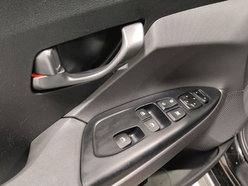 Used 2019 Hyundai Veloster Turbo image 27