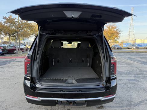 Used 2025 Chevrolet Suburban LT image 40