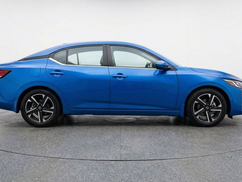 Used 2025 Nissan Sentra SV FWD image 11