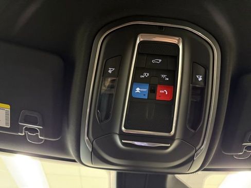 New 2025 Jeep Grand Cherokee Altitude image 21