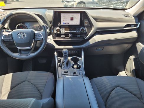 Used 2023 Toyota Highlander L AWD/4WD image 10
