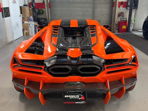 Used 2024 Lamborghini Revuelto image 8
