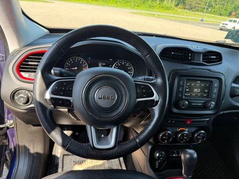 Used 2017 Jeep Renegade Trailhawk w/ Premium Trailhawk Package image 9