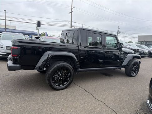 Used 2023 Jeep Gladiator Overland AWD/4WD image 6