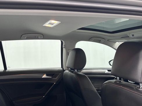 Used 2019 Volkswagen Golf SE w/ Driver Assistance Package image 26