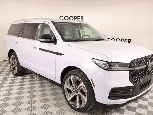 New 2026 Lincoln Navigator Black Label AWD/4WD image 1