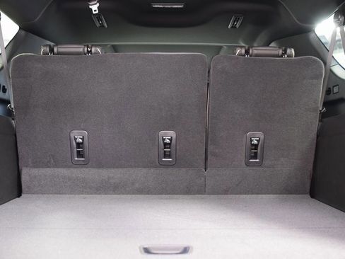 New 2025 Chevrolet Suburban Premier image 23