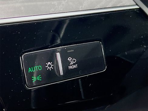 Used 2024 Audi Q8 e-tron Premium Plus image 10