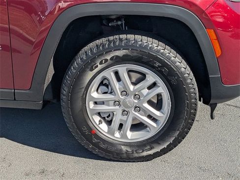 New 2025 Jeep Grand Cherokee Laredo image 11