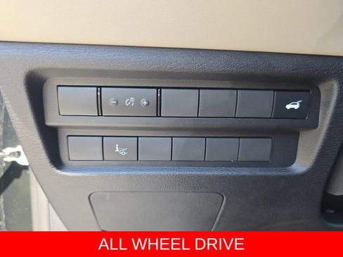 Used 2025 Mitsubishi Outlander AWD image 27