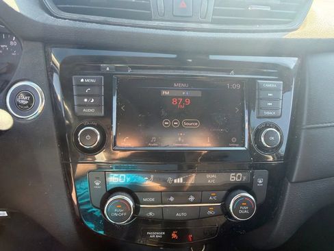 Used 2019 Nissan Rogue SV AWD/4WD image 14