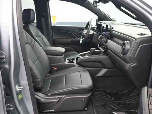 Used 2025 Chevrolet Colorado W/T w/ WT Custom Package image 11