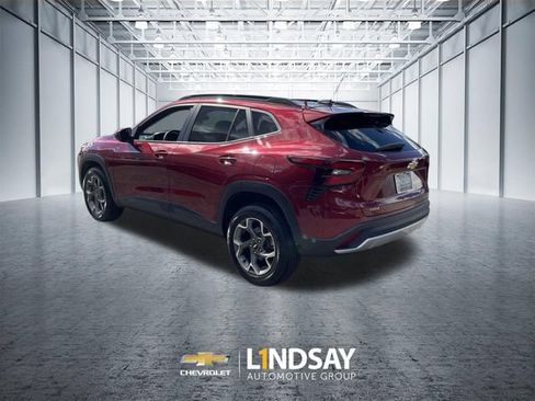 Used 2025 Chevrolet Trax LT FWD image 6