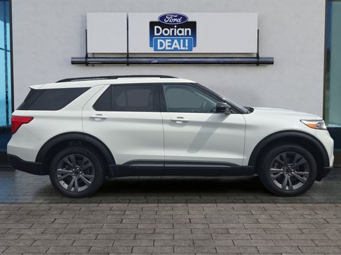 Used 2023 Ford Explorer XLT w/ Equipment Group 202A AWD/4WD image 2