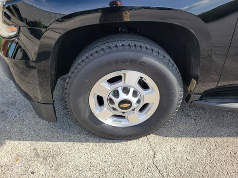 Used 2017 Chevrolet Suburban 3500 LS w/ Driver Alert Package AWD/4WD image 37
