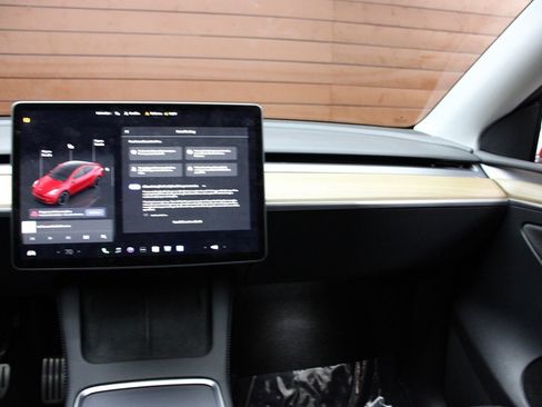 Used 2022 Tesla Model Y Performance image 14