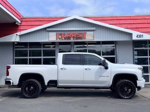 Used 2022 Chevrolet Silverado 2500 High Country w/ Z71 Off-Road Package AWD/4WD image 2