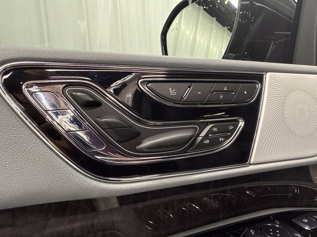 Used 2018 Lincoln Navigator Reserve w/ Technology Package AWD/4WD image 23