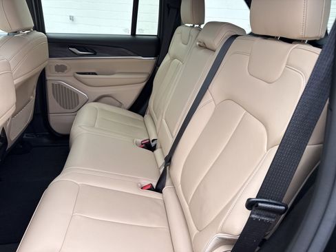 Used 2022 Jeep Grand Cherokee Limited 4xe image 17