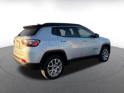 Used 2025 Jeep Compass Limited image 15