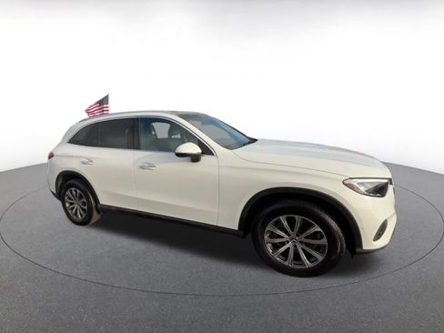 Used 2024 Mercedes-Benz GLC 300 4MATIC image 2