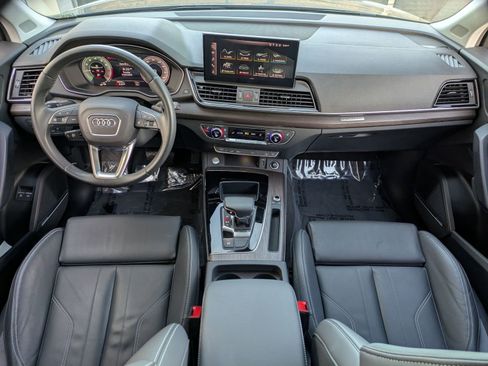 Used 2024 Audi Q5 e Premium Plus w/ Premium Plus Package image 6
