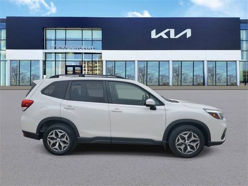 Used 2020 Subaru Forester Premium image 3