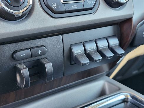 Used 2016 Ford F250 Lariat w/ Lariat Interior Package image 25