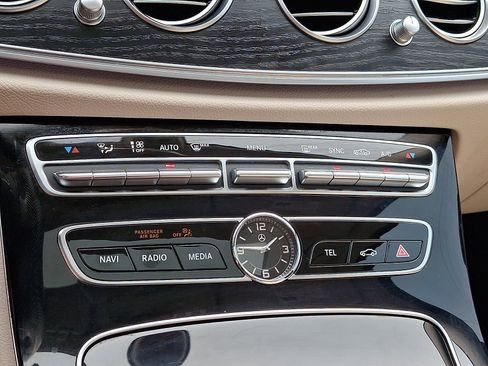 Used 2017 Mercedes-Benz E 300 4MATIC image 17