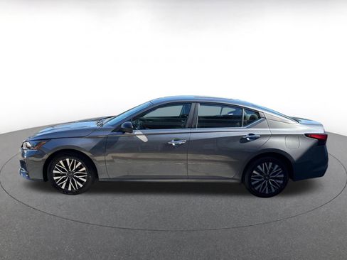 Used 2025 Nissan Altima 2.5 SV image 10
